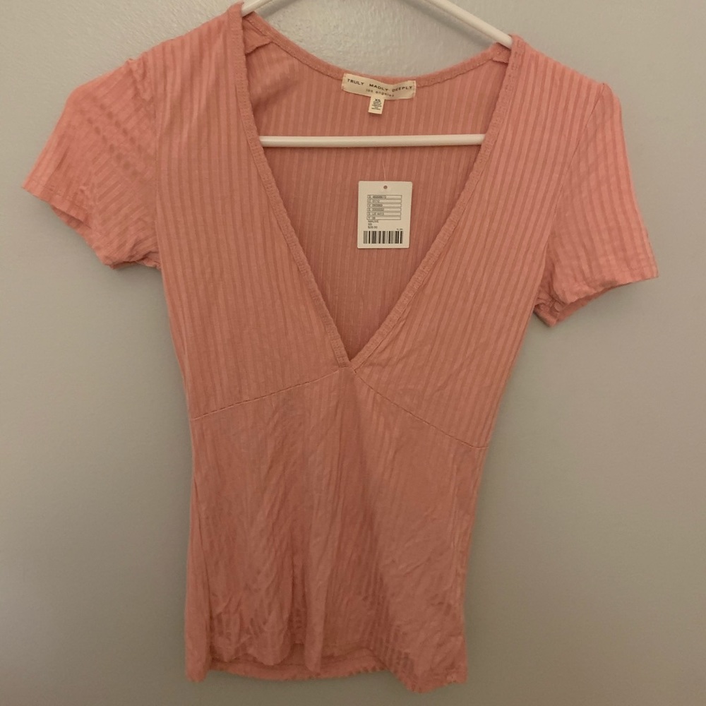 Cute summery urban outfitters shirt!!